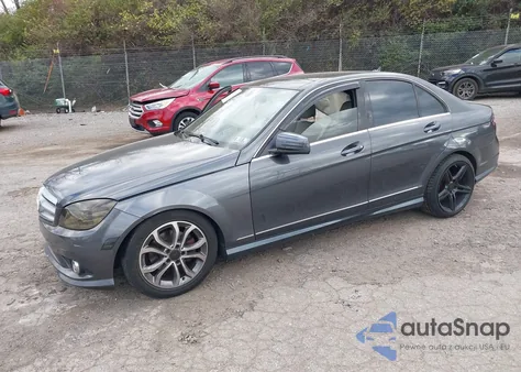 2010 Mercedes-Benz C 300 Luxury 4Matic/Sport 4Matic из США, поврежденный, VIN WDDGF8BB5AF471348